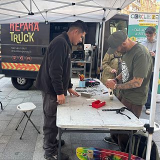 Vols convertir-te en MacGyver? Visitem la Reparatruck