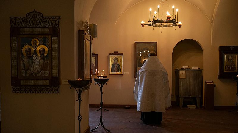 Tirando de archivo en Radio 5 - Prepararse para ser sacerdote: los sacerdotes en los archivos de RNE - Escuchar ahora