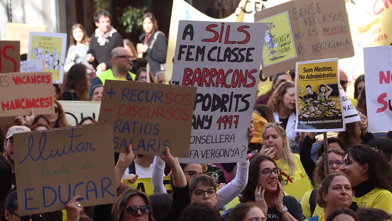 Pressió a Educació: reunió clau amb els sindicats després de la vaga massiva