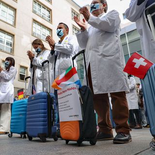 Huelga de médicos, españoles que retornan y Feria del Cómic