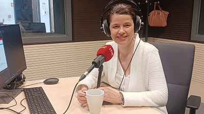 No es un d�a cualquiera - Dialenguando con Lola Pons | Escuchar