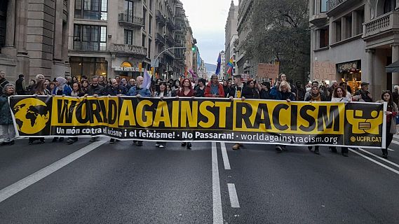 Unes 1.500 persones es manifesten a Barcelona contra el racisme