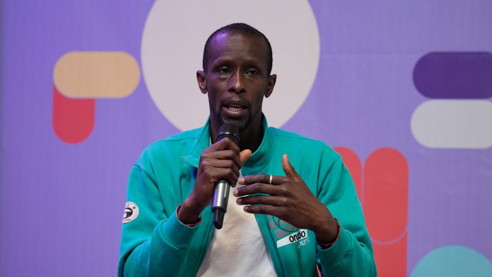 Mbaye: "Se tiene que hacer una limpieza de racismo dentro de los cuerpos policiales" - 24 horas fin de semana | Escuchar