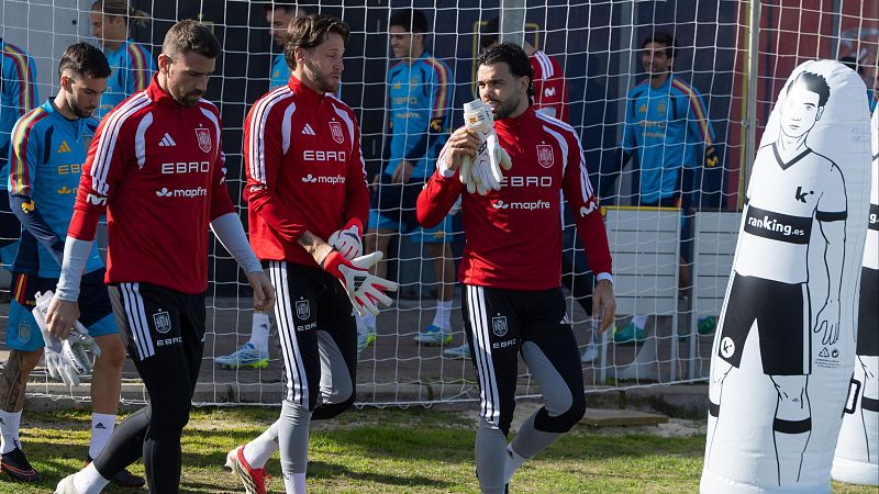 España vence y sigue con su puesta a punto para el Mundial - La hinchada | Escuchar
