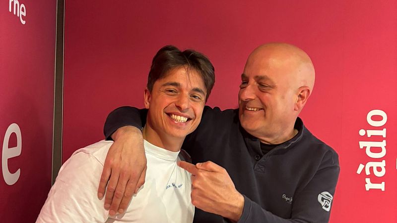 El mat� de R�dio 4 - Cesc Sansalvad� interpreta en exclusiva la seva nova can�� 'Amor' a ?El mat� de R�dio 4?! - El mat� de R�dio 4 | Escoltar