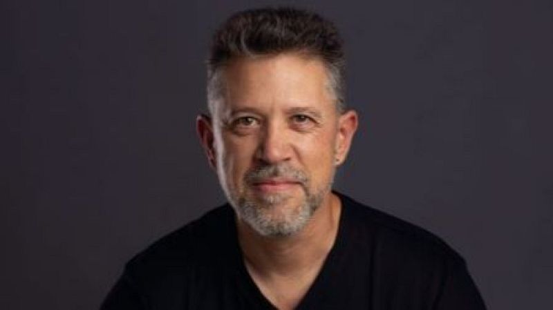 Cuaderno mayor - Sande presenta su “Manual de emergencia para mujeres maltratadas” - 05/04/26 - Escuchar ahora