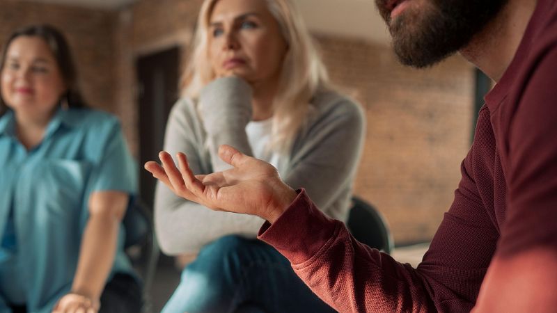 Segona hora: Posem el Zoom a la cultura de la salut mental: alliberament o nova forma d?identitat? - Xavif�rnia | Escoltar