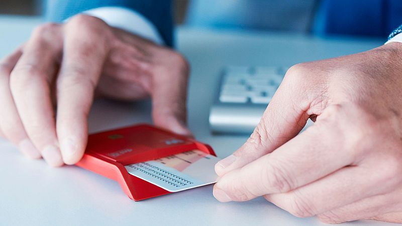 El Pla B - Maciej Stasi?ski i l'�xit econ�mic de Pol�nia - DNI digital, viatges i ciberseguretat amb Bruno P�rez i Gerard Hern�ndez - El pla B | Escoltar