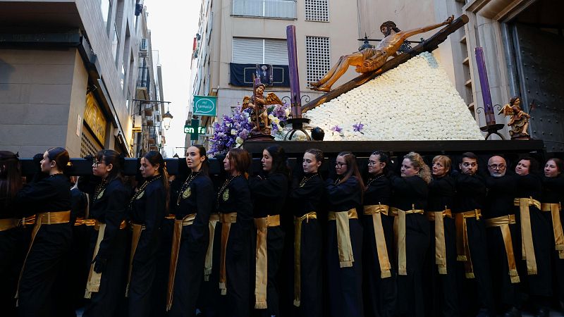 Semana Santa inclusiva: "Tiene que evolucionar a la igualdad" - Las mañanas de RNE | Escuchar