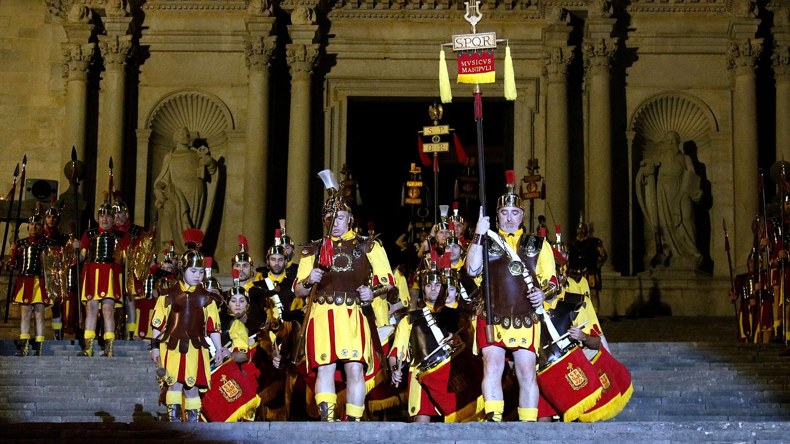 Girona modifica la tradició dels Manaies per protegir la Catedral en la processó del Sant Enterrament