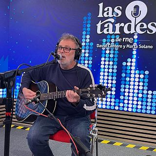 Pablo Carbonell, líder de Los Toreros Muertos, en directo