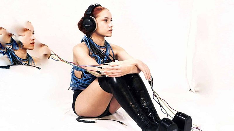 Vibe Check: Comentem la traject�ria de l'artista Merc� Segura - S�n 4 dies | Escuchar