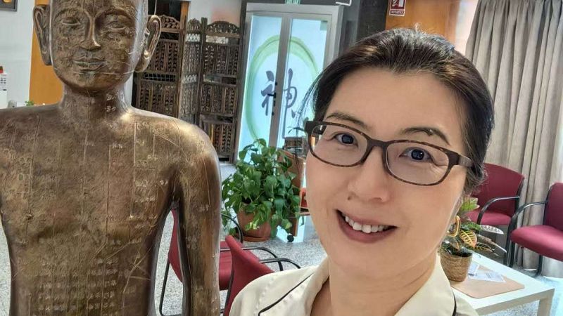 El sistema sanitario español y la Medicina Tradicional China - Emisión en chino | Escuchar