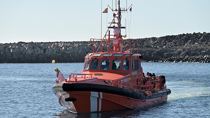 Cuando Salvamento Marítimo rescató a Abdel de una patera - Españoles en la mar | Escuchar