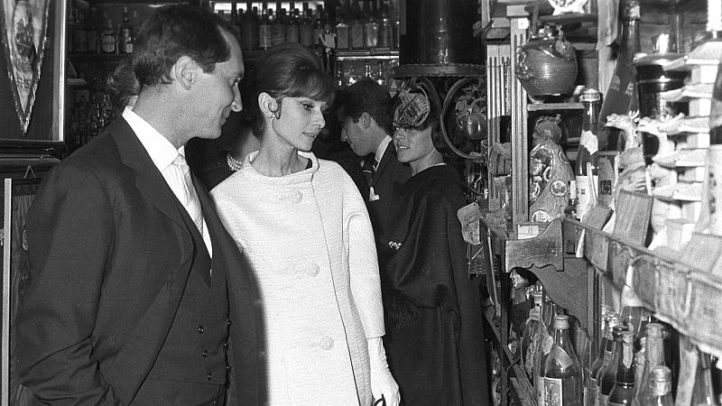 1963: Moda entre tradición y modernidad, con Ana Velasco Molpeceres - Crónica de España | Escuchar