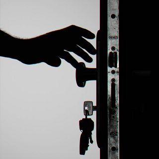 Robatori violent a Arbeca: dos encaputxats agredeixen i lliguen un home de 76 anys a ple dia