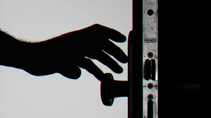 El mat� de R�dio 4 - Robatori violent a Arbeca: dos encaputxats agredeixen i lliguen un home de 76 anys a ple dia - El mat� de R�dio 4 | Escoltar