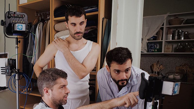 Plurals i Singulars - David Moragas estrena la pel·lícula 'Tots els homes' - Plurals i singulars a Ràdio 4 | Escoltar