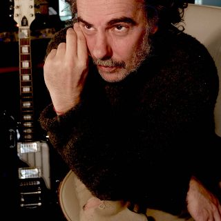 Julio de la Rosa nos presenta 'Las malas hierbas'