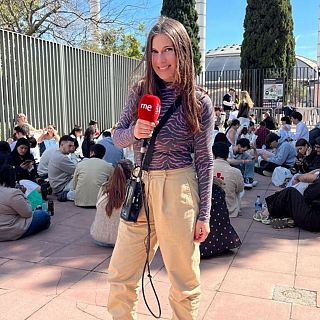 L'Alba Carreres revoluciona les portes del Palau Sant Jordi abans de començar el Lux Tour