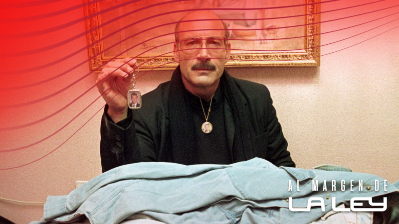 Al margen de la ley - 2x33 - La lucha del 'Padre Coraje' y Crímenes en Sevilla - Escuchar ahora