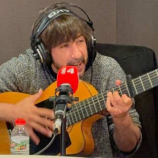 David Canal versiona 'Camins' en directe!