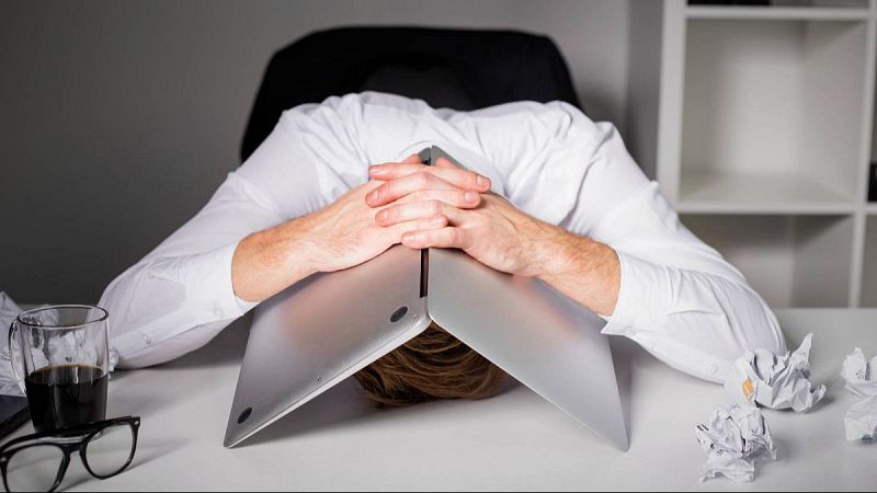 Canviar de feina, una fugida o una decisió meditada? - De nit | Escoltar