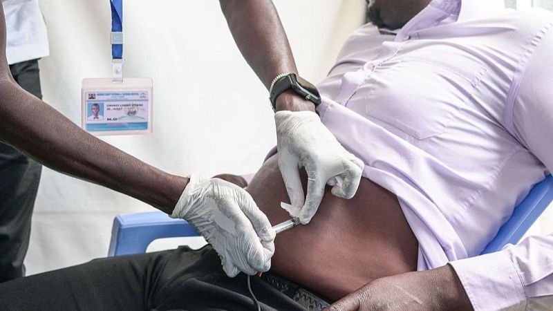 España financia la primera inyección para prevenir el VIH - Las mañanas de RNE | Escuchar