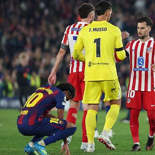 El Barça frega la remuntada però cau castigat pel VAR