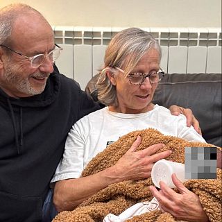 Es busquen famílies d'acollida: la Teresa i el Xavier es fan càrrec d'un nadó als 70 anys