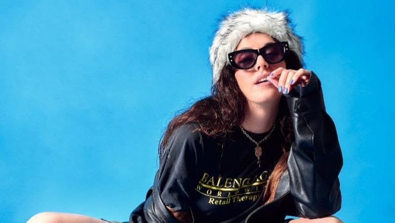 L'Entrellat - Queralt Lahoz: "Enamorar-me d'una persona del mateix sexe va ser una experi�ncia nova" - L'Entrellat | Escoltar