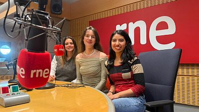 Las mujeres del blanco y negro: Flor, Ame, Alexandra, Mar�a - Jaquelandia | Escuchar