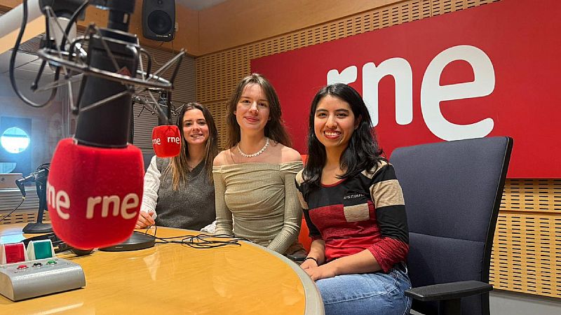 Las mujeres del blanco y negro: Flor, Ame, Alexandra, María - Jaquelandia | Escuchar