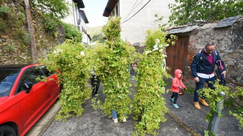 Reportaje Emisoras - Ponferrada - Fiesta de los Maios: La naturaleza cobra vida en Villafranca - 21/04/26 - Escuchar ahora