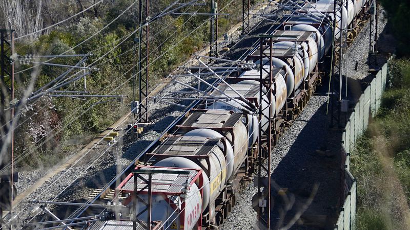 Fallece un trabajador de 42 años al ser arrollado por un tren  en Socuéllamos - Castilla-La Mancha Informativos | Escuchar
