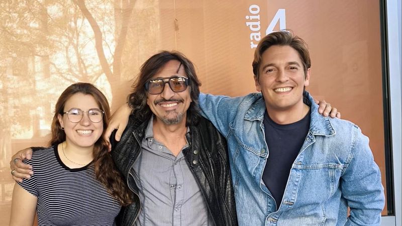 Segona hora: Antonio Carmona reivindica la cultura gitana amb "Baro Drom (�xodo)" - Xavif�rnia | Escoltar