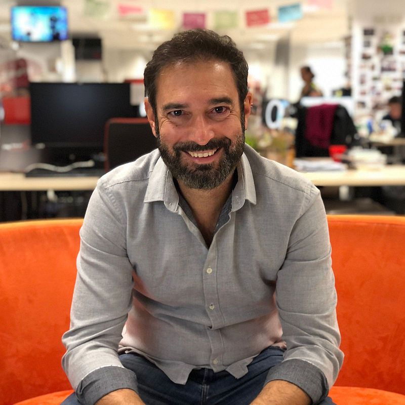 L'Entrellat - Teories de la conspiraci� sobre el c�ncer amb Llu�s Quevedo, "�Qu� quieres ser de mayor?" de Pere Estupiny� i el BCN Film Fest amb Rosa Pera - L'Entrellat | Escoltar