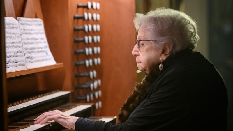 La taberna del puerto - Montserrat Torrent, la dama del órgano, cumple 100 años - 16/04/26 - La taberna del puerto | Escuchar