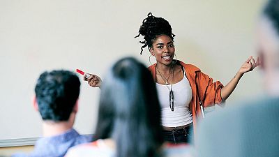 Escuchar ahora - Karla Zambrano: "La regularizaci�n extraordinaria dignificar� los cuidados y reducir� la vulnerabilidad de las mujeres v�ctimas de violencia"