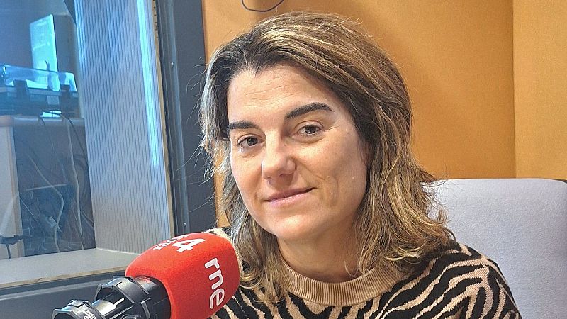 Lletra Lligada - Marta Buchaca: "És molt difícil educar i no t'ho explica ningú" | Escoltar