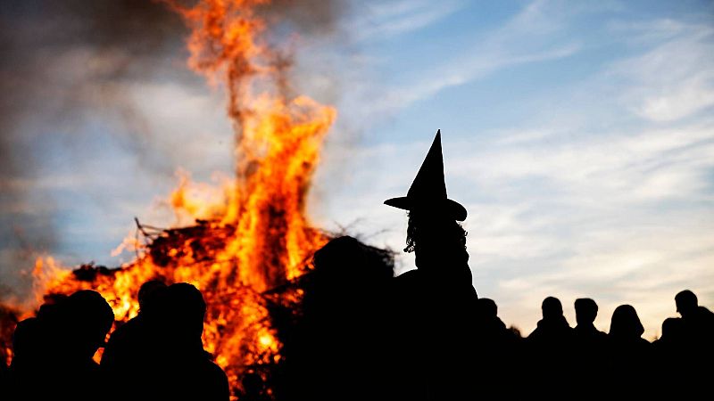 Espacio en blanco - La ahorcada - 19/04/26 - Espacio en blanco | Escuchar