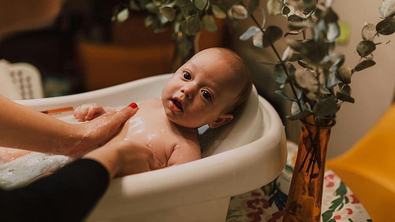 Bon dia i bona sort - Cada quant s'han de dutxar (o banyar) els infants - Bon dia i bona sort | Escoltar