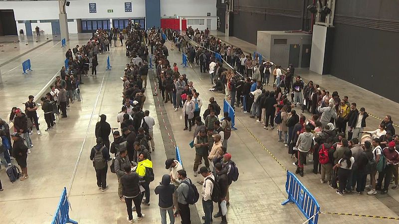 Consellera Martínez Bravo, sobre la regularització extraordinària de migrants: "és una oportunitat de país" - De nit | Escoltar