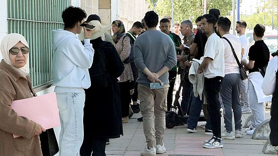 Barcelona activa quatre punts per atendre la regularitzaci� extraordin�ria de migrants