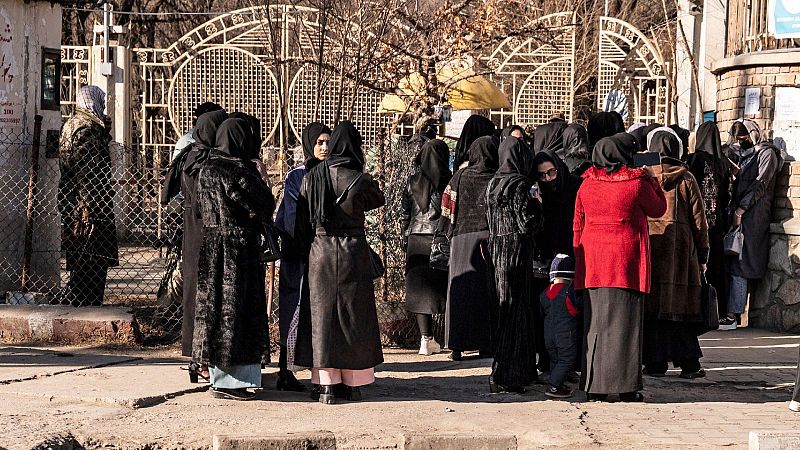 El cost invisible de ser dona: amor, menopausa i lluita per la llibertat - De nit | Escoltar