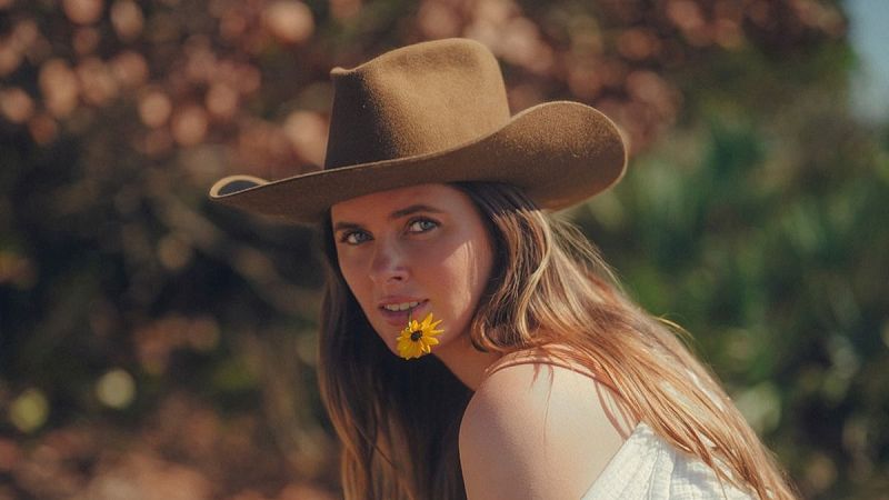 Sin rodeos - El country y el surf se funden en Emily Zeck - 22/04/26 - Escuchar ahora