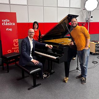 Anthony Romaniuk (piano)