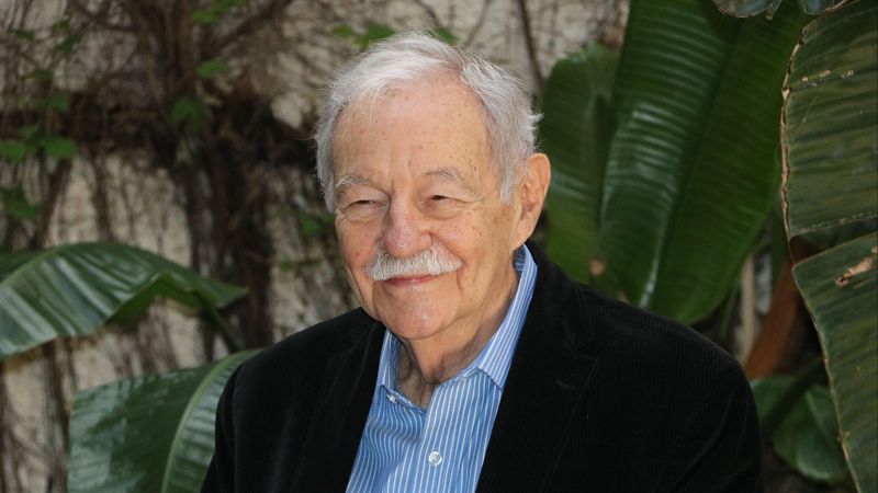 Bon dia i bona sort - Eduardo Mendoza: broma o provocaci�? - Bon dia i bona sort | Escoltar