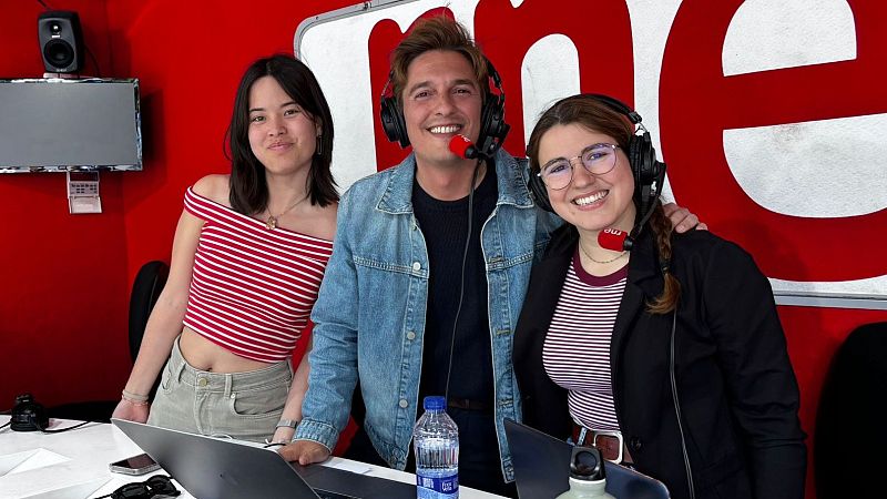 Xavif�rnia - Sant Jordi des de pla�a Catalunya: Max Navarro, Arantxa Coca i Xabi Franquesa - Xavif�rnia | Escoltar