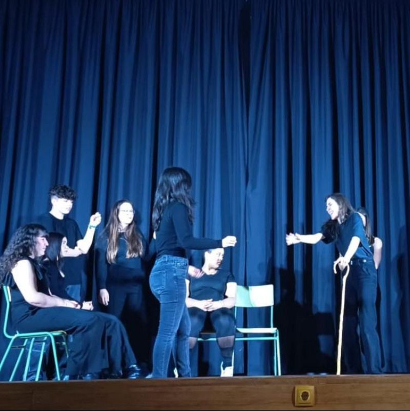 Más de 20 años de teatro en el IES Isabel de Castilla - Castilla y León Informativos | Escuchar